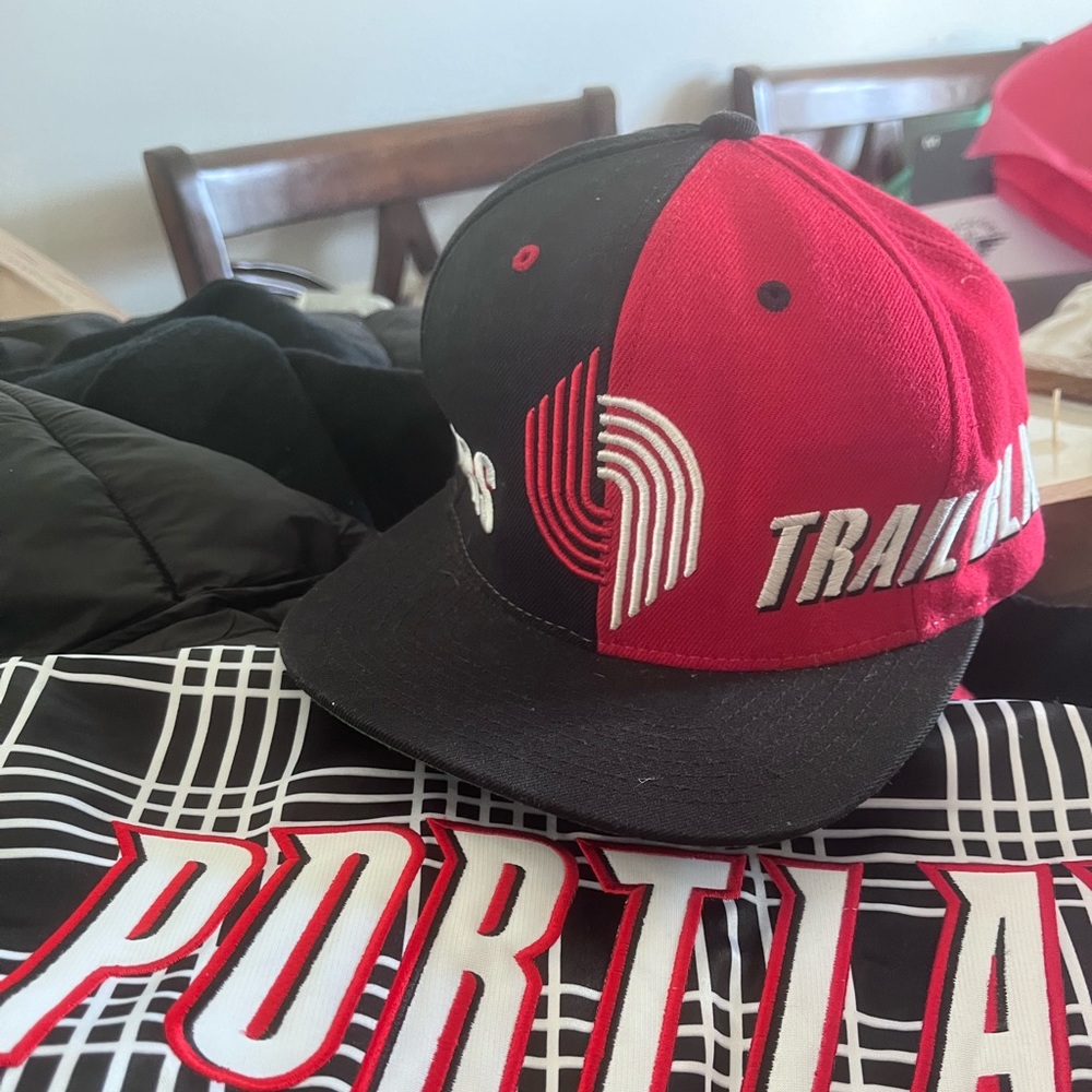 **Rare** Vintage Mitchell N Ness TrailBlazers SnapBack.